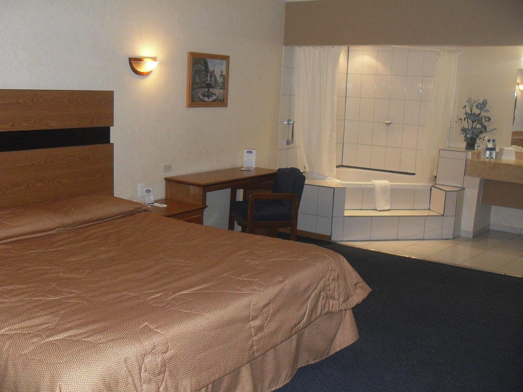 American Inn Hotel & Suites Parral Dış mekan fotoğraf